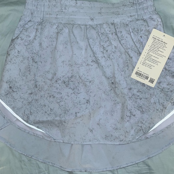 Lululemon Hotty hot skort size 6 - Picture 2 of 3